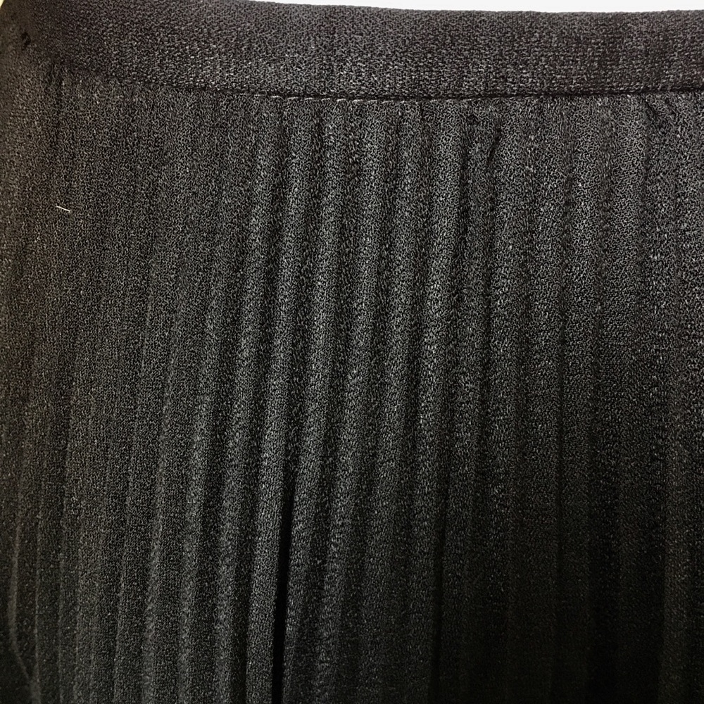 *SOLD* Size 8 French Connection Pleated Skirt - Picture 6 of 7